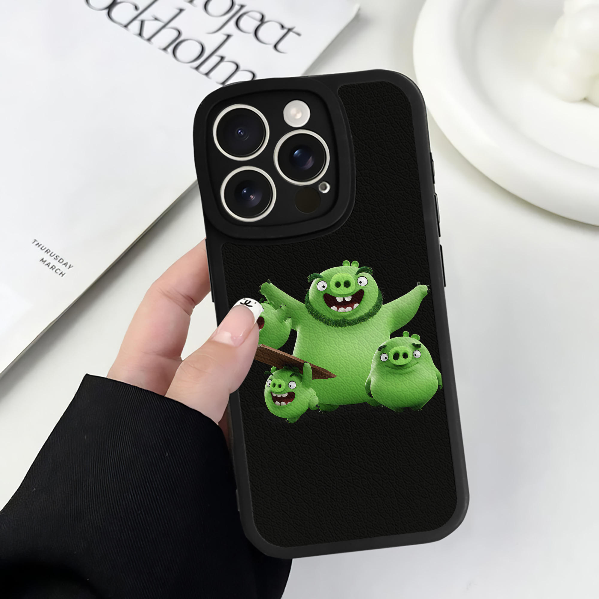 （画像用） Angry Birds アングリーバード 【iPhone 16シリーズ対応】シリコンスマホケース（レザー調） 材質：シリコン